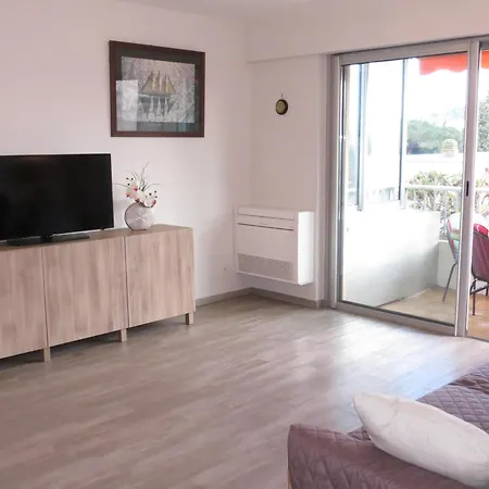 Appartement 2p Climatisé Avec Parking, Piscine, Proche Plages Et Commerces à - Fr-1-780-63 *
