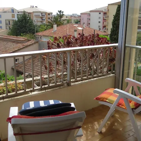 Appartement 2p Climatisé Avec Parking, Piscine, Proche Plages Et Commerces à - Fr-1-780-63 Sainte-Maxime
